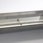 RVS vleesvarkenstrog met kraalrand en speciale RVS buis