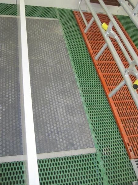 Vloerverwarmingselement met Z-profiel Vloerverwarming met RVS Z-profielen op bestaande vloer